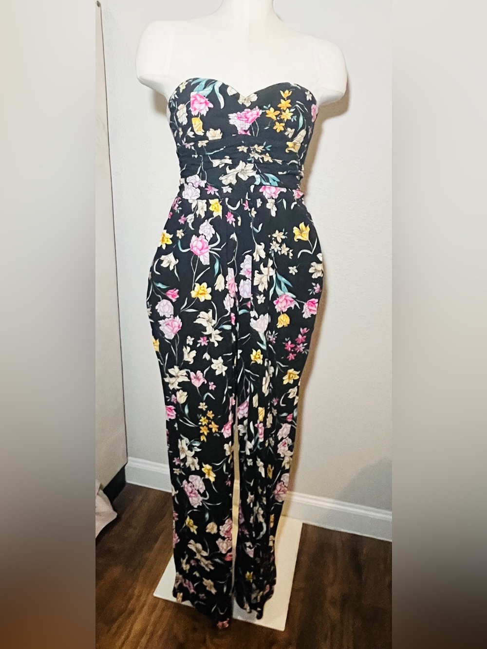 Black Floral Wide-Leg Jumpsuit with Pockets!🤗